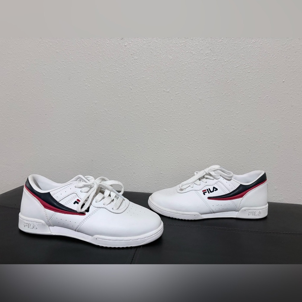 NWT FILA Woman’s White Sneakers W/ Navy & Red Accents Size 6